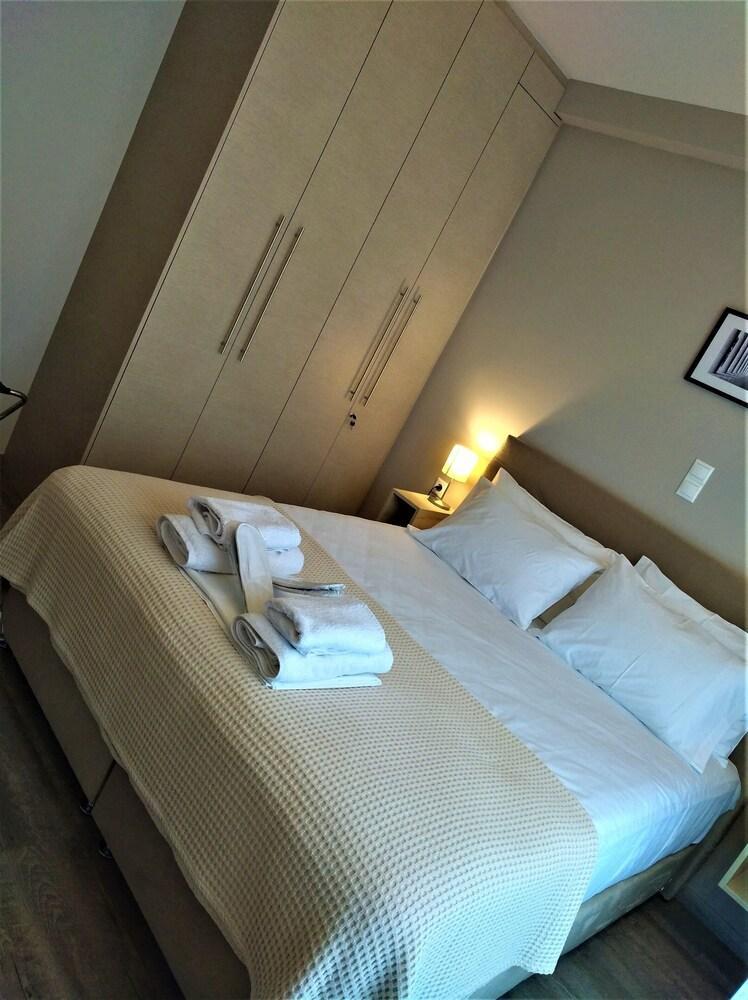 More Athens Apartments * Atina